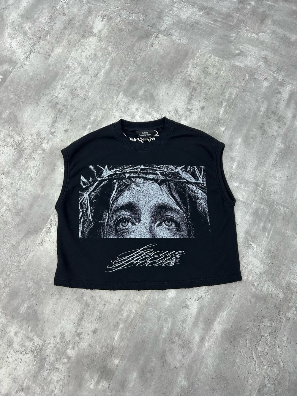 Black Graphic Sleeveless Crop tee - Brand:Empyreal
